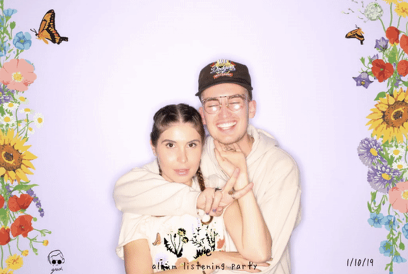 GIF BOOTH - GIF BOOTH
Our GIF Photo Booth snaps several still images and combines them to create a branded animated GIF that can be shared instantly on social media.