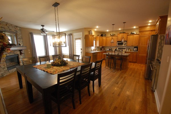 Prarie Highlands Home sale - Spectacular 2 story that is close to the golf course and has a large lot for the subdivision. Prarie Highlands Home sale - Spectacular 2 story that is close to the golf course and has a large lot for the subdivision.