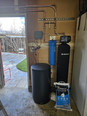 Water Softener - Hard Water No More! - Do you have hard water? Many neighborhoods do!
"Hard water" causes the build up of plaque and other substances in the internal plumbing of your home water appliances - water heaters, dishwashers, faucets and home plumbing systems.
There is a solution and we're here to help with that!
Once installed, these water softening systems greatly extend the life of your appliances by years, removing the harsh minerals that the city water carries in to your home. After you have done your research, give us a call and put our expertise to work for you! Water Softener - Hard Water No More! - Do you have hard water? Many neighborhoods do!
"Hard water" causes the build up of plaque and other substances in the internal plumbing of your home water appliances - water heaters, dishwashers, faucets and home plumbing systems.
There is a solution and we're here to help with that!
Once installed, these water softening systems greatly extend the life of your appliances by years, removing the harsh minerals that the city water carries in to your home. After you have done your research, give us a call and put our expertise to work for you!