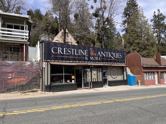 Crestline Antiques & More Store - Offering antiques, vintage and trendy home decor, dog couture, kids novelty toys & women's accessories.