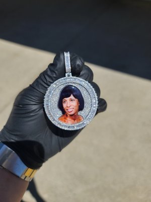 Pendants - Legacy Jewelers is committed to making sure all of our clients receive the personalized service catered to their needs. With our classic to cutting edge designs we are confident you will find what you are looking for. If you have a custom design you want made, from start to finish you will be apart of the process throughout. If you can dream it, we can make it.

Call or visit us to be wowed by our selection of gorgeous pendants!