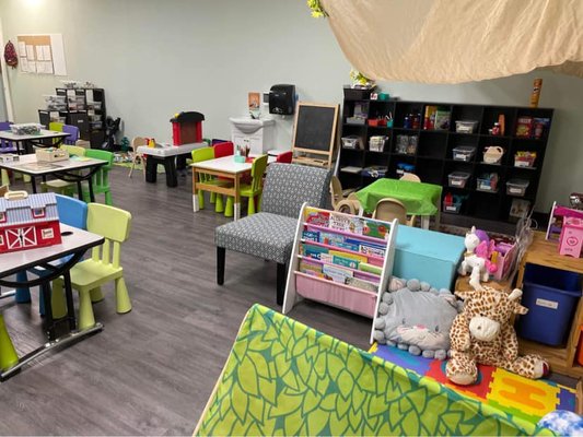 Dyacare - Children learn while they play - As we work closely with children every day, we know that children learn primarily through play, rather than instruction or disciplined study. That is why all our daycare and out-of-school programs are based largely on indoor and outdoor play-oriented activities. We strongly promote these types of activities as they provide the children with many opportunities for; choice, responsibility - within the limits of the child's capabilities, adventure, and the development of life related skills. Dyacare - Children learn while they play - As we work closely with children every day, we know that children learn primarily through play, rather than instruction or disciplined study. That is why all our daycare and out-of-school programs are based largely on indoor and outdoor play-oriented activities. We strongly promote these types of activities as they provide the children with many opportunities for; choice, responsibility - within the limits of the child's capabilities, adventure, and the development of life related skills.