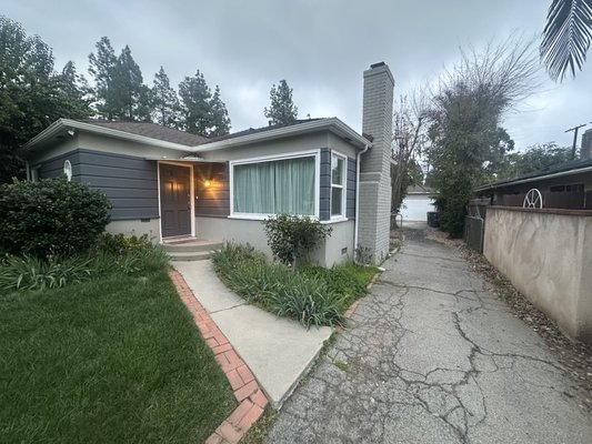 Pasadena driveway - We revamped a Pasadena property in just over 1 week. New driveway, patio, irrigation, sod, and a new planter. Pasadena driveway - We revamped a Pasadena property in just over 1 week. New driveway, patio, irrigation, sod, and a new planter.