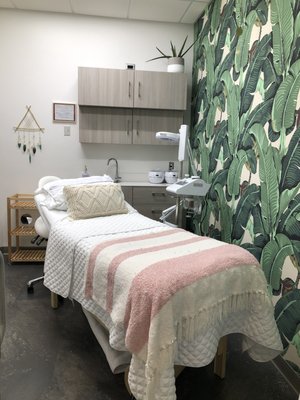 Amazing space to feel beautiful - Welcome to Aloe Beauty where our mission is to make you look beautiful and feel super relaxed. Amazing space to feel beautiful - Welcome to Aloe Beauty where our mission is to make you look beautiful and feel super relaxed.