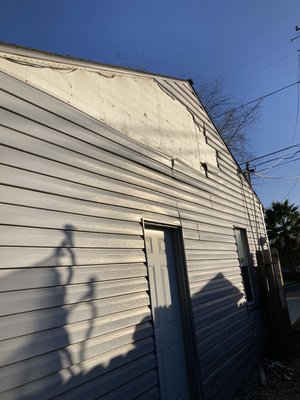 Stucco finish old vinyl siding - Need to remove the old vinyl siding, Need to patch any holes and cracks.
new stucco layer finish Stucco finish old vinyl siding - Need to remove the old vinyl siding, Need to patch any holes and cracks.
new stucco layer finish