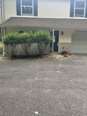 Entire property trimming/ cleanup - This was a full property cleanup/ trimming for being sold on the market give us a call to book your property today Entire property trimming/ cleanup - This was a full property cleanup/ trimming for being sold on the market give us a call to book your property today