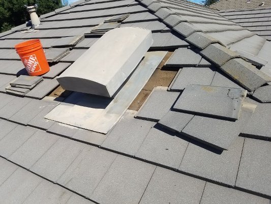 Flashing Cleaning - Pictured is a flashing recently cleaned by ACS Roofing in Elk Grove. Did you know you can prevent water damage by cleaning your flashings? Flashings are critical for directing water away from vulnerable areas of the roof, such as joints and seams. If they become clogged with debris, like leaves or dirt, they can't function properly, which can lead to water pooling and potential leaks. Regular cleaning helps ensure they perform their job effectively and extends the life of your roof. Flashing Cleaning - Pictured is a flashing recently cleaned by ACS Roofing in Elk Grove. Did you know you can prevent water damage by cleaning your flashings? Flashings are critical for directing water away from vulnerable areas of the roof, such as joints and seams. If they become clogged with debris, like leaves or dirt, they can't function properly, which can lead to water pooling and potential leaks. Regular cleaning helps ensure they perform their job effectively and extends the life of your roof.