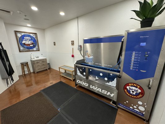 State of the Art Self-Serve Dog Wash - Our state of the art iClean Dog Wash provides all shampoo and conditioner right through the nozzle. It's $15 for 15 minutes! Bring a towel for a quick pat dry if you'd like and then use the powerful blow dryer to finish. It's located in an enclosed private room for you and your dogs safety.