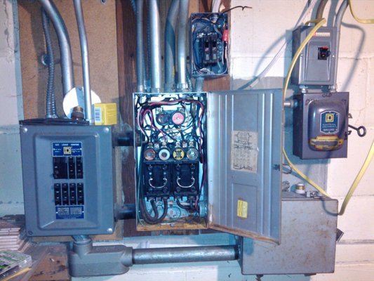 Electrical Defects - Thorough inspections for clients to have the most information about their home or future home.  This is portfolio shows some of the items found in homes.
