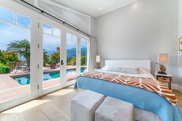 Pacific Palisades Beauty - Just shot this lovely Pacific Palisades home with amazing views of the Malibu coastline.  We made sure to do a series of wide shots to capture the very open layout of the home, as well as more close-up shots to capture individual areas.  This is just a sample of the photos.  We ended up delivering a total of 74 edited shots!