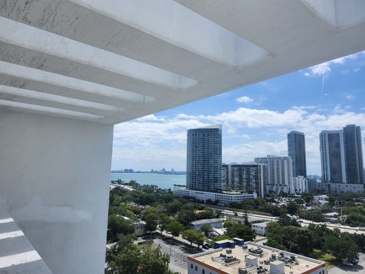 AC unit repair on the roof apartment complex Ocean drive Miami - AC unit  repair on the roof of  the apartment complex Miami FL