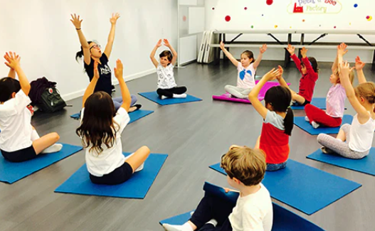 Free Classes! - Parent Tot Music & Movement Every Tuesday from 10:45-11:15 pm. Using simple instruments, books, and puppets, kids and their parents will sing old favorites and learn new songs, from all around the world. Appropriate for infant–5 yrs.