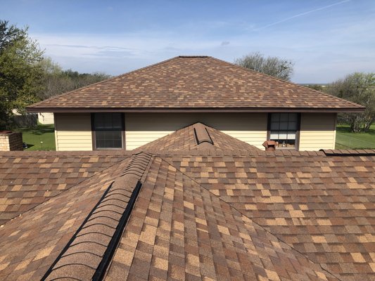 Cedar Dr. - This is a replacement roof that we did in 2020. It is a Owens Corning dimensional shingle, color aged cedar. Cedar Dr. - This is a replacement roof that we did in 2020. It is a Owens Corning dimensional shingle, color aged cedar.
