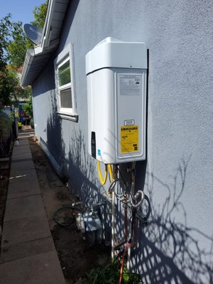 Tankless water heater install - Customers tank type water heater went out in garage. Water heater was leaking from bottom and went out. Customer wated to have a tannkless water heater installed. So we did a brand new install on the side of the house next to gas meter. 

Customer did not have a receptacle so we had to connect temporarily connect with an extension cord till customer has an electrician come out to install a GFCI outlet. Tested great, no leaks.