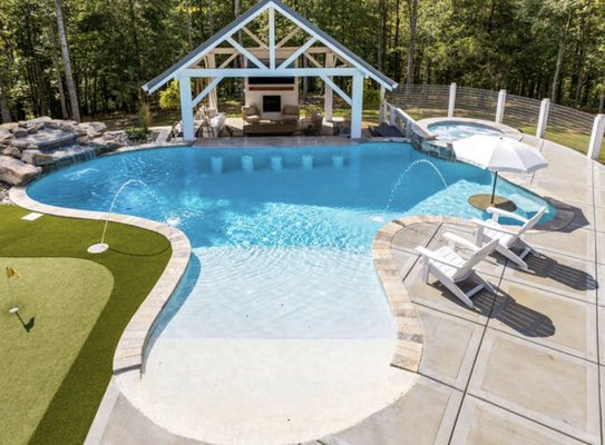 Zero entry outdoor oasis - We’re your trusted Middle Tennessee pool builders, creating custom, luxury residential pools in Franklin, Belle Meade, Hendersonville, Brentwood, Nashville, Mount Juliet, and across the Suburbs of Nashville.