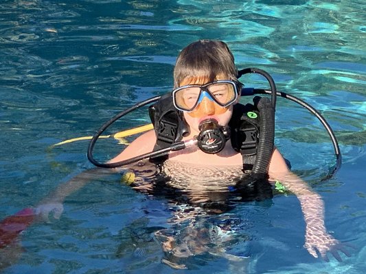 Discovery scuba class - Discovery Scuba , experience Scuba in the pool , breath like a fish and experience your gravity  cero 145 usd 1 hr class