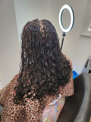 Satisfied clients - Our clients enjoy a comfortable and safe environment.
Boho Braids,  Knotless Braids in sizes.