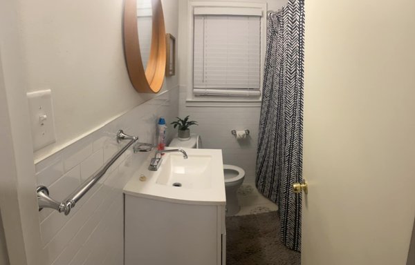 Bathroom deep clean - This deep clean was done for a couple who requested a nice clean with sparkling finish