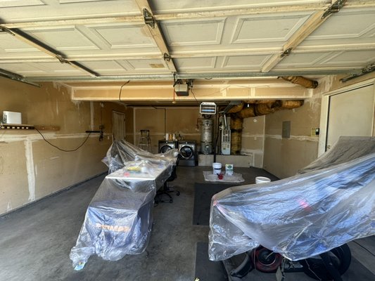 Garage paint remodeling - In this garage project we had to put paste on all the screws that were exposed then we proceeded to primer the entire garage and then we proceeded to put two coats of paint and then to finish two layers of semi gloss on the doors Garage paint remodeling - In this garage project we had to put paste on all the screws that were exposed then we proceeded to primer the entire garage and then we proceeded to put two coats of paint and then to finish two layers of semi gloss on the doors