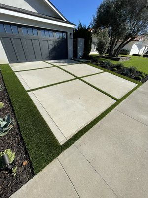 Newport Beach Installation - Final touches for this driveway Newport Beach Installation - Final touches for this driveway