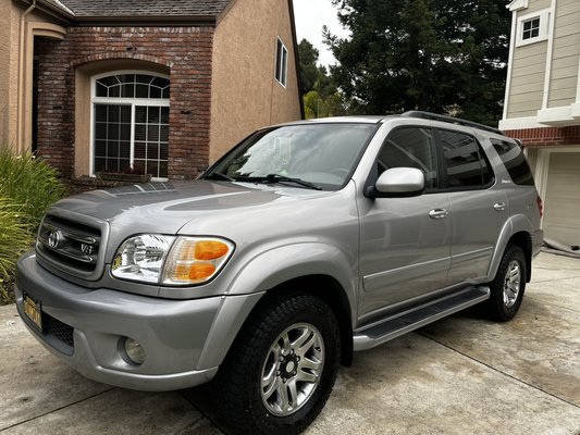 Exterior detailing for a 2004 Toyota Sequoia - A deep cleaning of the paint, tires, wheels, and fenders was performed, along with the restoration of plastic components. The paint was decontaminated, and a ceramic sealant was applied. Exterior detailing for a 2004 Toyota Sequoia - A deep cleaning of the paint, tires, wheels, and fenders was performed, along with the restoration of plastic components. The paint was decontaminated, and a ceramic sealant was applied.