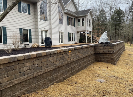 Retaining Walls - Residential & Commercial Walls
The purpose of retaining wall construction is to restrain soil to unnatural slopes. Retaining walls can be used for drainage and erosion control while adding beauty to your property. They come in a variety of shapes and sizes. We design and install all types of retaining wall including concrete, stone, interlocking and freestanding. Done Right Landscape℠‘s retaining wall contractors can construct retaining walls for garden flower beds to large commercial projects. We only use the highest quality materials are used to ensure our structures will last. We are confident in our structures we offer a 10-year warranty on settling at the base. Our experienced hardscape professionals will help you choose the right retaining wall design for your project. During the initial consultation, our retaining wall designer will bring samples of options so you can choose the right color and texture for your project.
