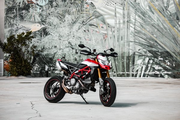 Ducati Hypermotard 950SP - PLEASE READ BEFORE BOOKING
Requirements
$22/day Insurance Mandatory!
$1000 Deposit is required upon check-in
Motorcycle License is needed to rent (International License is allowed)
150 miles per day is included with your rental (1$ Per mile after)
Monday-Saturday Pick Up/ DropOff:
- Available Hours:
Mon-Fri: 10am-7pm and Sat: 10am-6pm
Mon-Sat Early Arrival 6:00 am - 10:00 am (extra $40)
Mon-Sat Late Return 7:00 pm – 10:00 pm (extra $40)
After 10:00pm - 1 additional day charge
- Before/After Hours will have a different location (10 minutes away from the original location)
Sunday Pick Up/DropOff:
- Sunday Available Hours 10am - 4 pm
Sunday Early Arrival 6:00 am - 10:00 am (extra $40)
Sunday Late Return 7:00 pm – 10:00 pm (extra $40)
Extra Charges:
- $20 Cleaning fee, if the bike is brought back if it is extremely dirty.
- $20 Gas fee, if bike brought with an empty tank
- $40 Late fee, if the client arrives 1 hour or more late. Ducati Hypermotard 950SP - PLEASE READ BEFORE BOOKING
Requirements
$22/day Insurance Mandatory!
$1000 Deposit is required upon check-in
Motorcycle License is needed to rent (International License is allowed)
150 miles per day is included with your rental (1$ Per mile after)
Monday-Saturday Pick Up/ DropOff:
- Available Hours:
Mon-Fri: 10am-7pm and Sat: 10am-6pm
Mon-Sat Early Arrival 6:00 am - 10:00 am (extra $40)
Mon-Sat Late Return 7:00 pm – 10:00 pm (extra $40)
After 10:00pm - 1 additional day charge
- Before/After Hours will have a different location (10 minutes away from the original location)
Sunday Pick Up/DropOff:
- Sunday Available Hours 10am - 4 pm
Sunday Early Arrival 6:00 am - 10:00 am (extra $40)
Sunday Late Return 7:00 pm – 10:00 pm (extra $40)
Extra Charges:
- $20 Cleaning fee, if the bike is brought back if it is extremely dirty.
- $20 Gas fee, if bike brought with an empty tank
- $40 Late fee, if the client arrives 1 hour or more late.