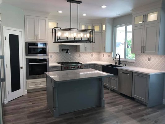 Kitchen Remodel - We have an experienced team that remodels kitchen from countertops, backsplash, flooring, cabinetry and more.