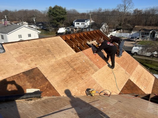 Skylight Replacement & Repairs - at Infinity ,we specialize in various forms of sky windows and skylights. Choosing skylights, whether they are fixed or vented skylights, manual or remote skylights or domed or pyramid skylights, glass paned or or vinyl skylights, rest assured we specialize in that type. We are experts at fixing skylight leaks in old skylights, skylight repair, skylight maintenance, skylight replacement and new skylight installation. So if you notice water leaking from skylights in your home or office, We will inspect your skylight and find a solution that fixes the leaking skylight problem. Repairing a leaking skylight and keeping your roof windows clean enhances the aesthetic beauty and value of your property as well as your own wellbeing. More light into your home, office or other property means a healthier outlook on life as sunlight increases the efficiency of the heart. Trust Infinity Construction to be your one-stop, professional, local skylight company to handle your next sky window installation, roof window replacement or to handle delicate problems with skylight flashing and roofing around skylights on your building.