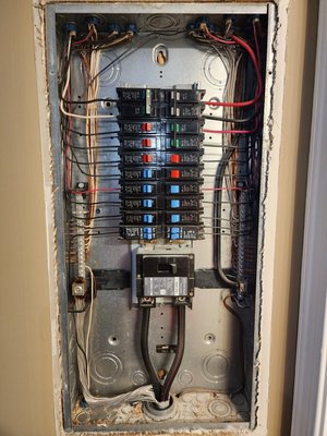 Panel and outlets remodeling and installation - This panel was more than 40 years old! That is 5-10 years over the life expectancy of a panel! The owner also had receptacles that were burning up