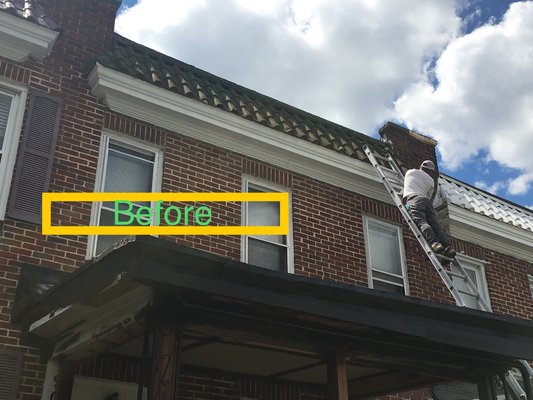 Exterior house painting roof + molding - We have painted a metal roof and a molding that were in very bad condition, we have brought this house back to life with this paint job, Our painters have more than 10 years of experience