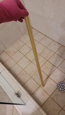 Moving-out Cleaning - This project needed a deep cleaning in the bathrooms. despite the heavy and strong dirty on these spaces we could deliver a cleaned house so the moving-out tenant could give this house back to the householder without worries.