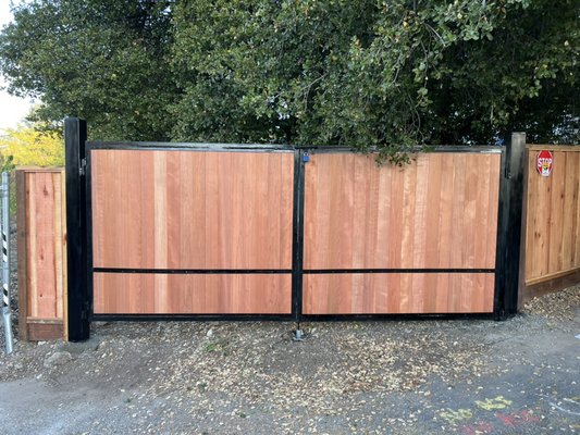 Wood and metal gates - Gates we build for our Costumer with doing any type of fence gate metal and wood. With a wide variety of fence gates to choose from, we carry everything you need to install an attractive and secure fence gate. Wood and metal gates - Gates we build for our Costumer with doing any type of fence gate metal and wood. With a wide variety of fence gates to choose from, we carry everything you need to install an attractive and secure fence gate.