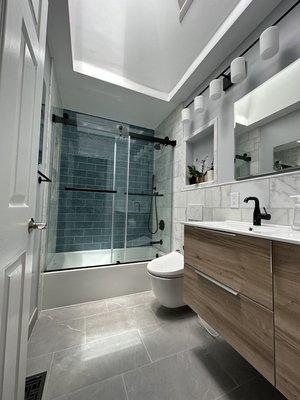Bathroom Remodeling projects - Thinking about remodeling your bathroom but feeling overwhelmed? Don’t worry! Our team of professionals is here to help every step of the way. We’ll assist with design, help you choose materials, and handle delivery. Plus, our skilled technicians will ensure top-notch craftsmanship. Let’s create your dream bathroom together! Bathroom Remodeling projects - Thinking about remodeling your bathroom but feeling overwhelmed? Don’t worry! Our team of professionals is here to help every step of the way. We’ll assist with design, help you choose materials, and handle delivery. Plus, our skilled technicians will ensure top-notch craftsmanship. Let’s create your dream bathroom together!