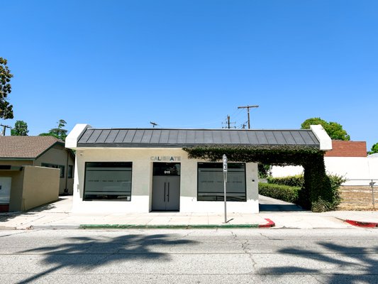 Calibrate Project - Conversion of a flower shop into a fully functional upscale grooming studio with 4 stations, private suite, massage area and car detailing functionality.