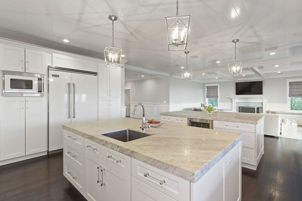 Complete Home Remodeling - Why Choose Royalty Builders?
Royalty Builders is a California based residential remodeling contractor who has been creating extraordinary kitchen and bathrooms for over two decades. Complete Home Remodeling - Why Choose Royalty Builders?
Royalty Builders is a California based residential remodeling contractor who has been creating extraordinary kitchen and bathrooms for over two decades.