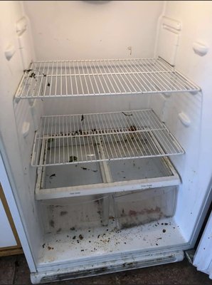 Move out Clean - August 2019 - This was a move out clean in San Rafael. I used 1 part rubbing alcohol, 2 parts water and a few drops of Castile Soap. I sprayed a generous amount of the solution, and left it for 30 minutes, while I cleaned other parts of the apartment. Then, I wiped it off with a microfiber cloth and some elbow grease.
