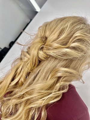 Blondes - Beautiful, looking natural highlights, easy maintenance and gorgeous ￼