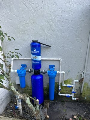 Water filter installation. - Installing a reverse osmosis water filter at home is essential for ensuring the highest quality drinking water. This filtration system effectively removes contaminants, including heavy metals, pesticides, and bacteria, providing pure, safe, and great-tasting water. It also reduces the reliance on bottled water, promoting environmental sustainability and cost savings in the long run. Prioritizing a reverse osmosis system means prioritizing your family's health and well-being.
