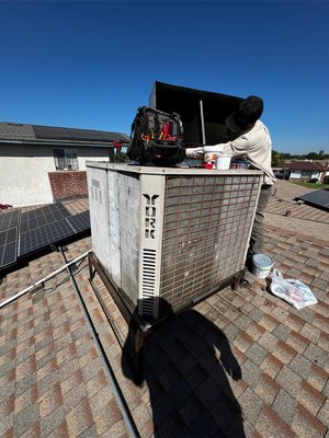 Bosch 18 seer replacement - 🔧 Bosch 18 SEER Inverter-Driven Heat Pump Installed! ❄️🔥
This high-efficiency system adapts to your comfort needs by running at variable speeds, ensuring quieter operation and better energy savings. 💡

With advanced inverter technology, it delivers consistent comfort while lowering your utility bills. Smart, reliable, and built to last.

📞 Ready to upgrade? Reach out to Beary Good Heating & Cooling LLC for your free estimate today!

#HVAC #BoschHeatPump #EnergyEfficient #ComfortUpgrade #BearyGoodHeatingAndCooling #HeatPumpPros