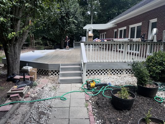 Composite deck construction - Composite deck turned out beautiful Composite deck construction - Composite deck turned out beautiful