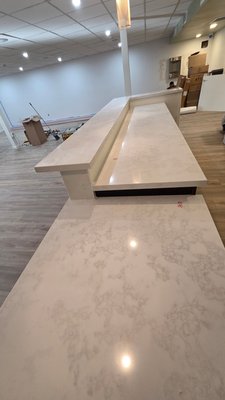 Bell Rock Sedona Hotel Concierge - Bell Rock Sedona Hotel Concierge Quartz Countertops with 1 1/2" Miter Edge
