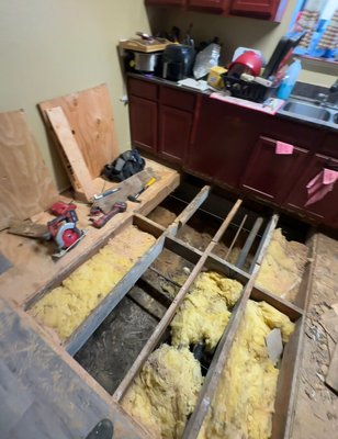 Repairing laminated floor - In this repair two joist were replaced because the plywood didn’t match one with the other, so the laminated floor start to coming up Repairing laminated floor - In this repair two joist were replaced because the plywood didn’t match one with the other, so the laminated floor start to coming up