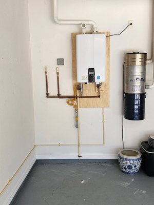 Gas Water Heater - Here I installed a new Gas Water Heater. Gas Water Heater - Here I installed a new Gas Water Heater.