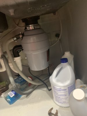 Replaceing bad garbage disposal - This garbage disposal was installing on a double kitchen sink Replaceing bad garbage disposal - This garbage disposal was installing on a double kitchen sink