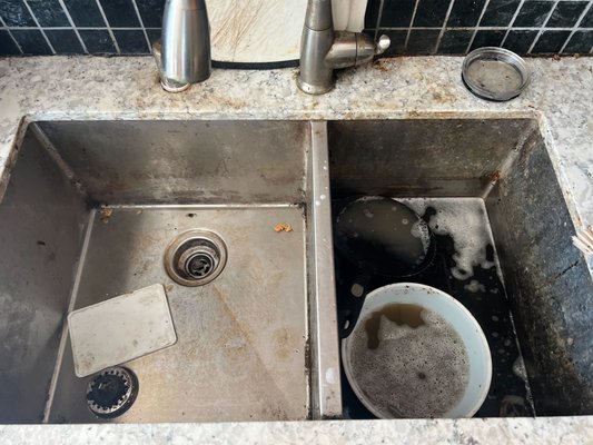 Kitchen Sink Cleaning - Make sure to keep your kitchen sink clean and bacteria free all the time. Kitchen Sink Cleaning - Make sure to keep your kitchen sink clean and bacteria free all the time.