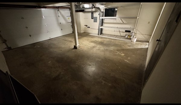 Garage floor Epoxy - Transform your boring garage into a shiny finished floor.