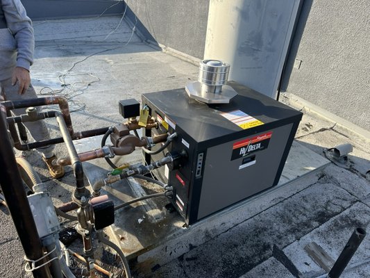 16 unit building water heater replacement. - This 300K btu water heater/ boiler was replaced in Hollywood on a 3 story building on the roof. 16 unit building water heater replacement. - This 300K btu water heater/ boiler was replaced in Hollywood on a 3 story building on the roof.