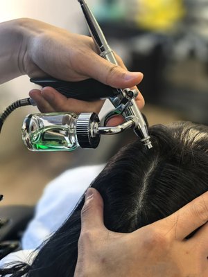 Scalp Hydration tonic serum - Enhances the scalp environment to support healthier, stronger hair growth.

Helps reduce hair loss caused by breakage when used as part of a consistent care routine.

Leaves the scalp feeling deeply moisturized and less dry.

Instantly smooths hair from root to tip for a silky finish.

Creates the look of fuller, more voluminous hair.

Transforms from liquid to a rich, creamy texture within 5 seconds of massage, delivering intense nourishment.

Suitable for all scalp types and hair textures.

Professional salon-grade formula.

Enriched with biotin and prebiotics for optimal scalp health.

Free from parabens, silicones, and sulfates.

Dermatologist-tested for safety.

Infused with a refreshing lemon verbena and herbal fragrance.