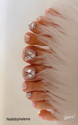 Luxury pedicure with elegant design art - Beautiful design with pedicure upscale art